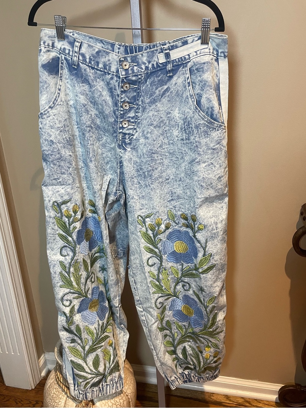 Pol Embroidered Jogger Jeans - Picture 10 of 11